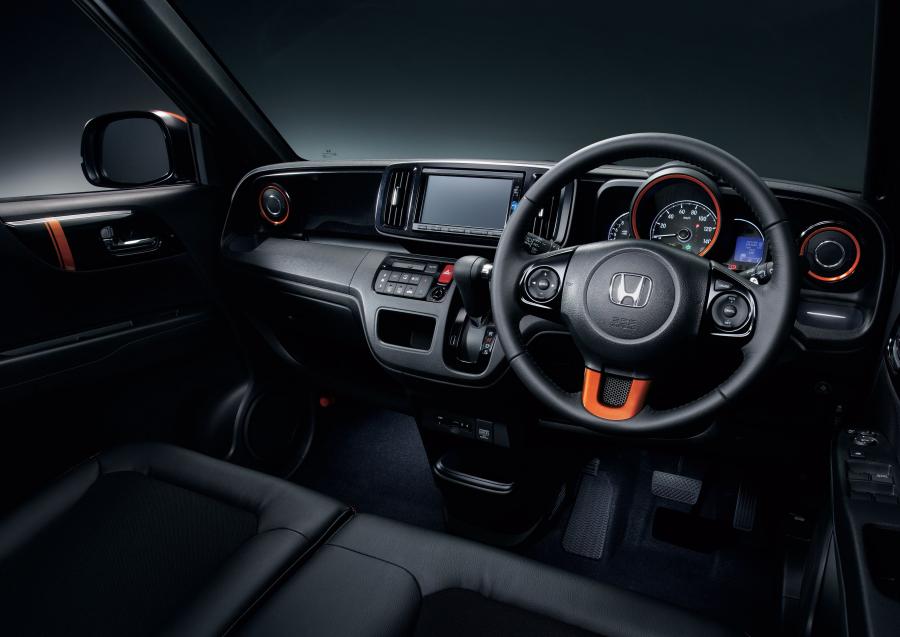 Торпедо Honda N One SS Urban Black Package 2016 года  (фото 3 из 4)